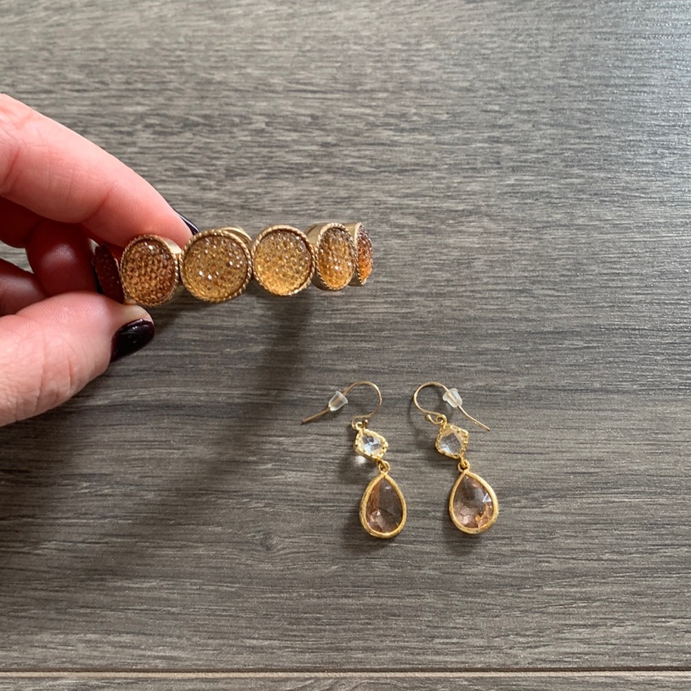 Bracelet a matching earrings